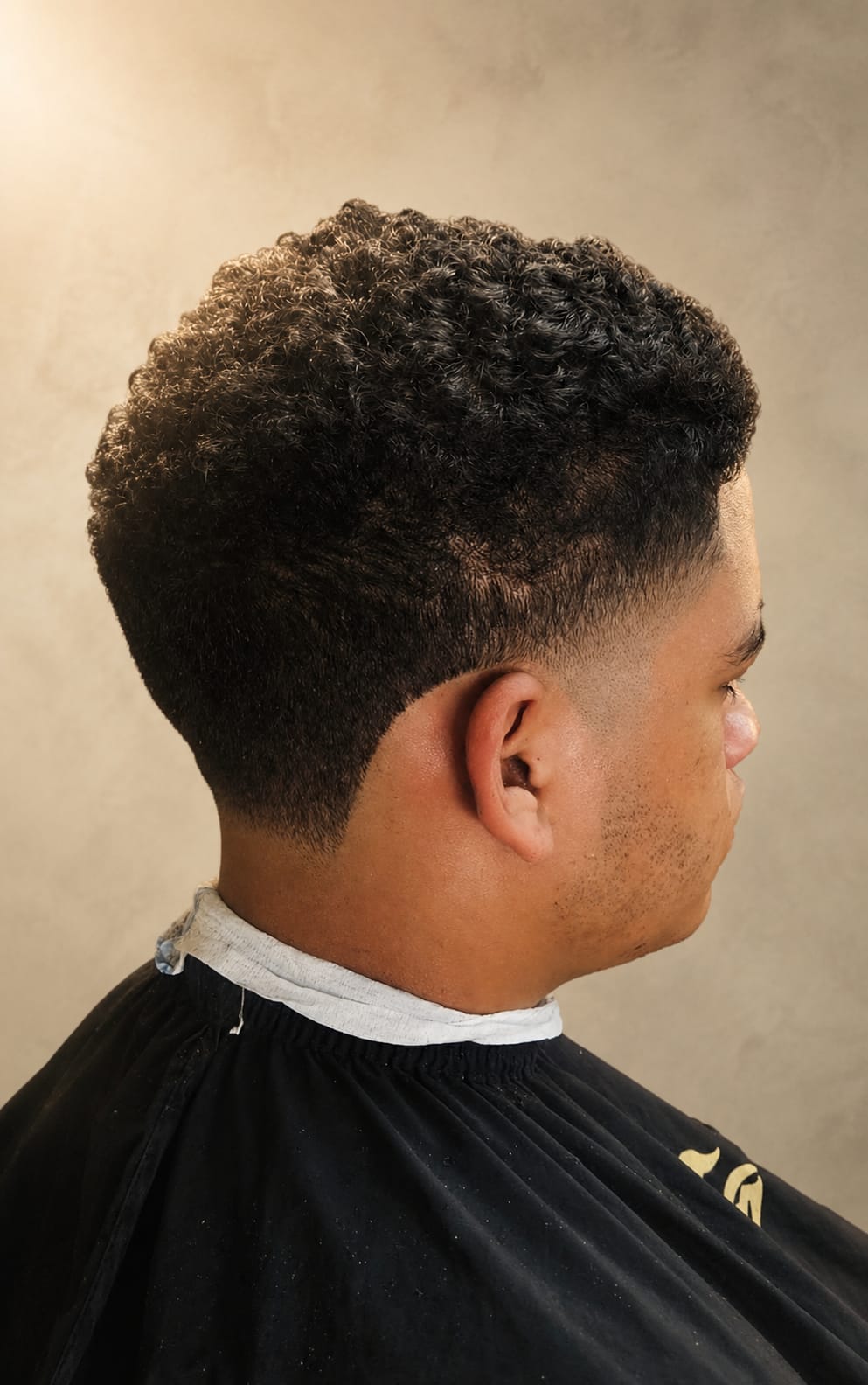 Corte fresco tipo taper — vista trasera, barbería Santoro